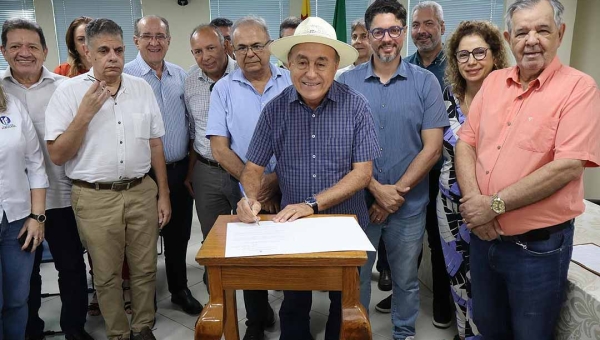 Bocalom sanciona Lei que reconhece CDL como de utilidade pública em Rio Branco: “Um passo importante para consolidar essa parceria”