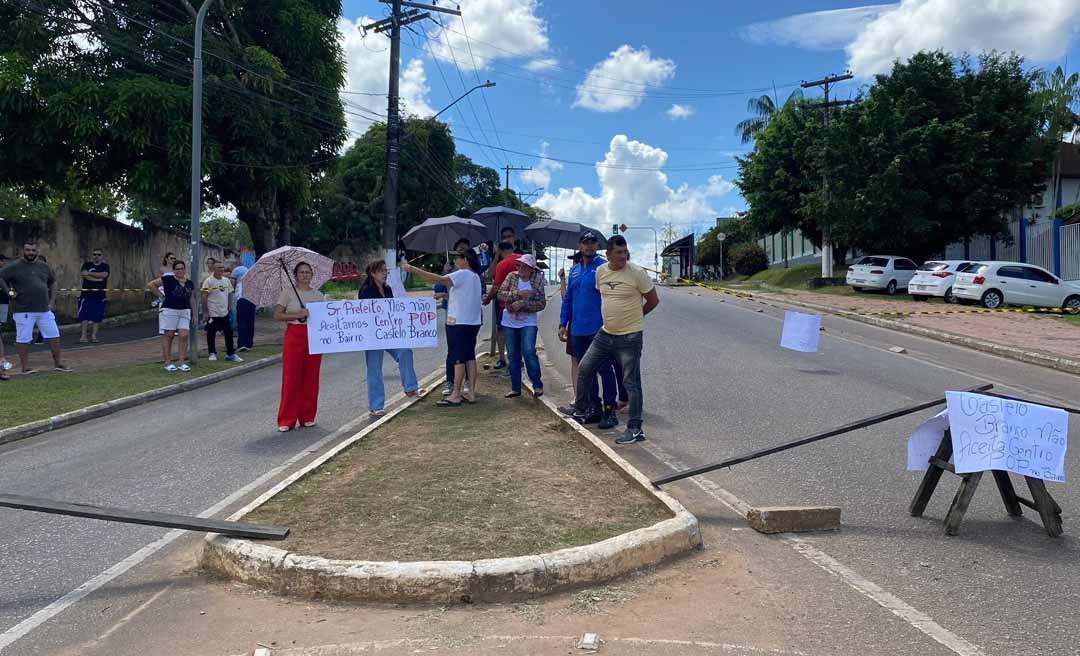 Moradores fecham ladeira do ‘Bola Preta’ protestando contra transferência do Centro Pop para o bairro Castelo Branco
