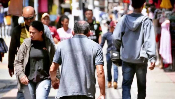 Trabalhador com carteira assinada já pode migrar dívidas para novo consignado com juros mais baixos