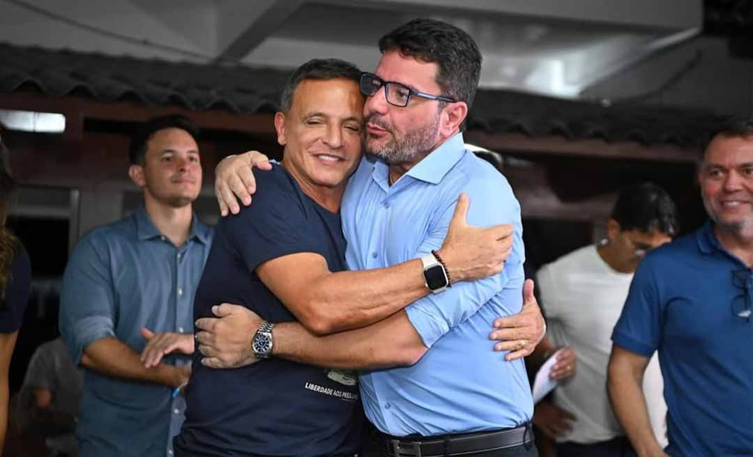 Gladson participa da inauguração do escritório de Bittar, o chama de “querido amigo” e dá sinais de uma composição com o senador para 2026