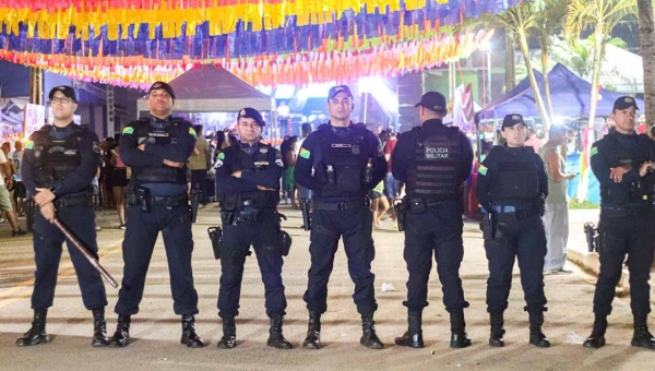 Primeira noite do Carnavassis 2025 movimenta Assis Brasil com shows, alegria e presença de autoridades