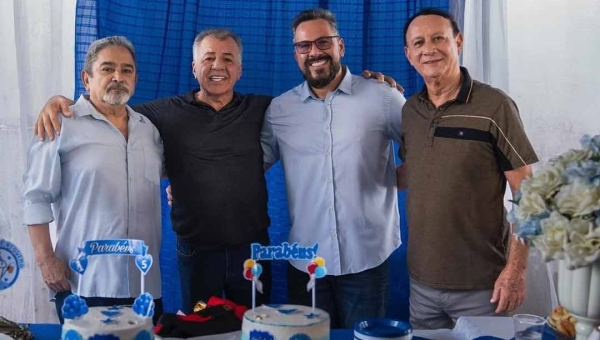 Com direito a oração, bolo azul, Alan Rick e Marcus Alexandre, MDB comemora aniversário de trio cabeça branca
