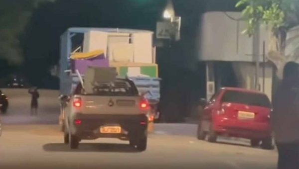 Vídeo mostra mudança de objetos e móveis do Centro Pop para o Conjunto Castelo Branco na madrugada 