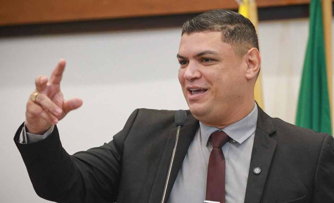 “É incoerente: membros do CRM formados na Bolívia querem barrar colegas”, denuncia deputado