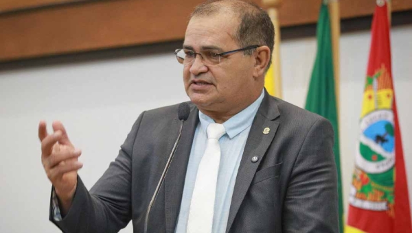 Ao defender Gladson, deputado Tanízio diz que governador não tem como saber de todos os problemas da Saúde