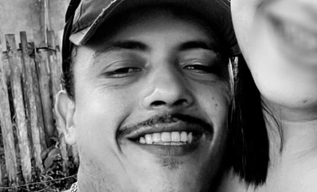 Motociclista em alta velocidade colide com máquina pesada e morre em Xapuri