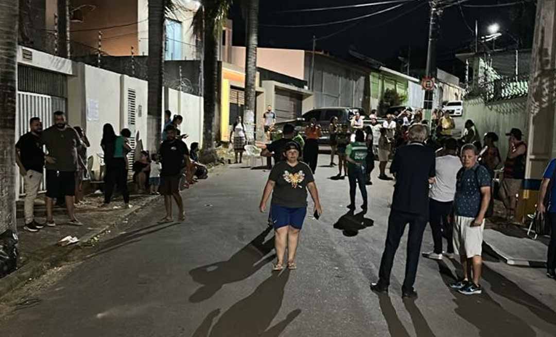 Moradores bloqueiam rua Rio Grande do Sul e fazem ‘vigília’ contra instalação do Centro POP no Conjunto Castelo Branco