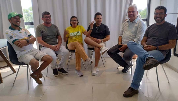 Em um flerte com Alan e simpático a Mailza, Petecão participa de reunião com PT, PCdoB, Rede e PV