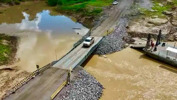 DNIT instala ponte metálica provisória para liberar tráfego na BR-364 próximo a Sena Madureira