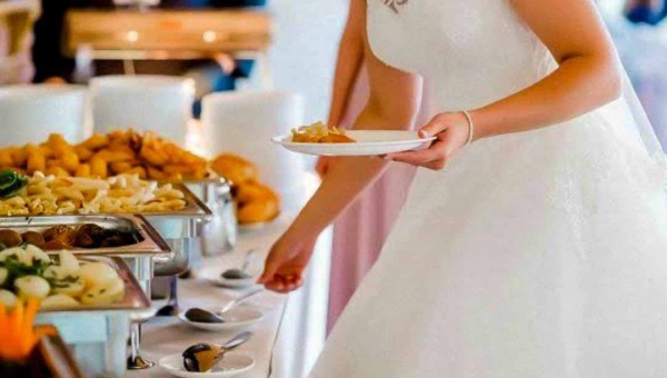 Justiça acreana mantém condenação de buffet por servir comida estragada em casamento
