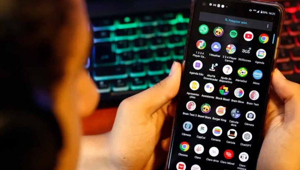 AGU pede decisão urgente do STF contra fraudes e violência nas redes sociais