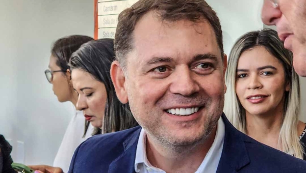 Alysson Bestene deixa estilo sisudo de lado e volta a ser o carismático gestor