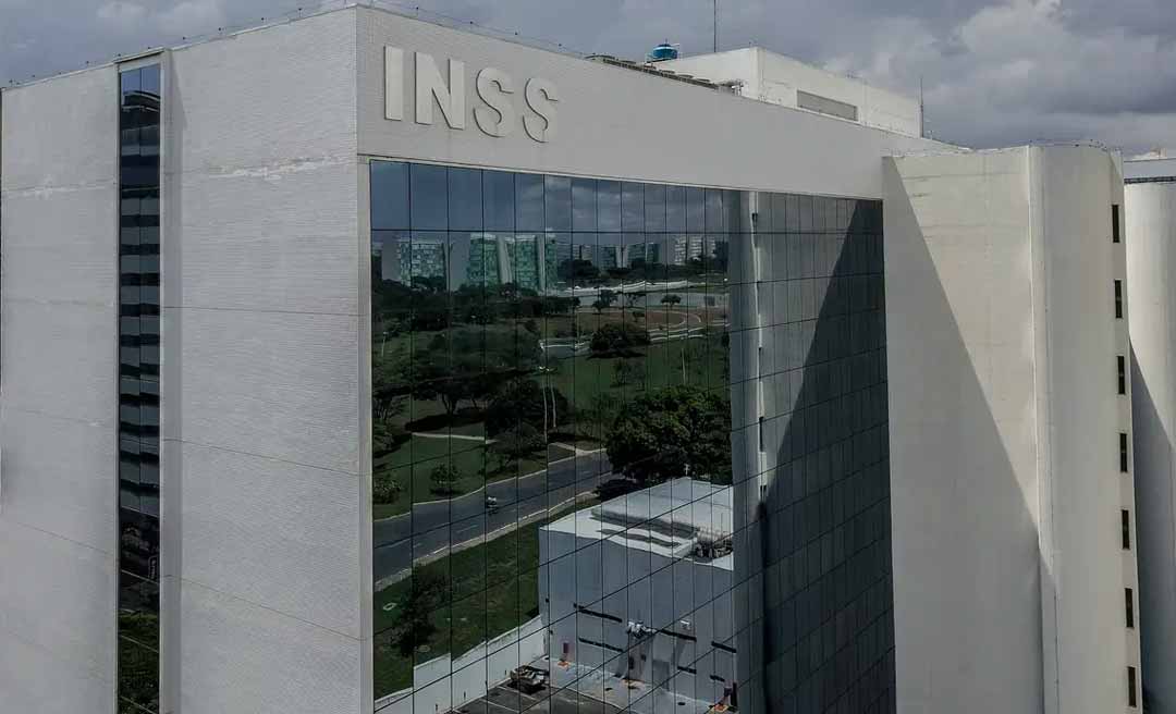 Descontos indevidos do INSS serão ressarcidos até 31 de dezembro, informa presidente do órgão