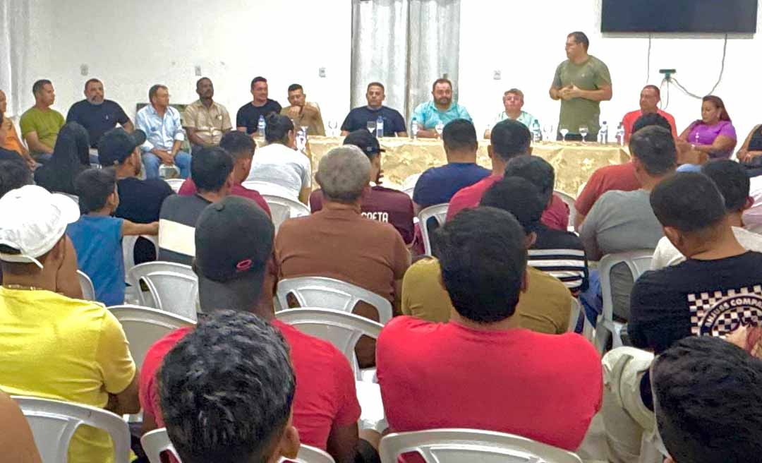 Frank Barros se reúne com representantes esportivos e reforça compromisso com os campeonatos municipais