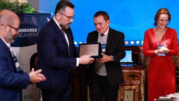 Senador Alan Rick é homenageado em São Paulo como um dos principais defensores do saneamento no Brasil