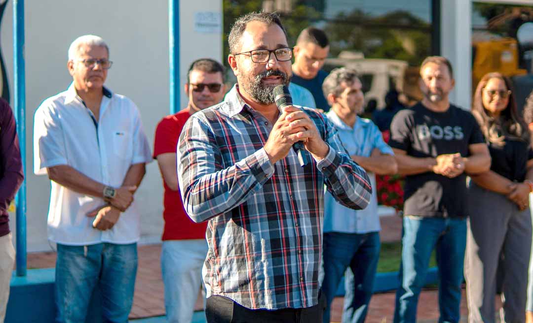 Com 9 frentes de serviço, Prefeitura de Feijó inicia abertura de ramais