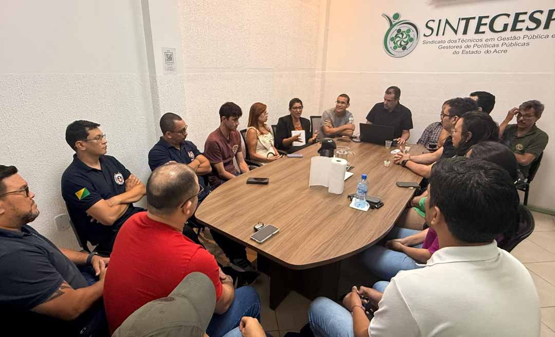 Durante reunião na sede do SINTEGESP, representantes de servidores públicos debatem cenário fiscal do Estado do Acre