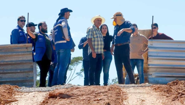Prefeito Tião Bocalom visita obras da ponte sobre o Igarapé Redenção e anuncia conclusão em até 60 dias