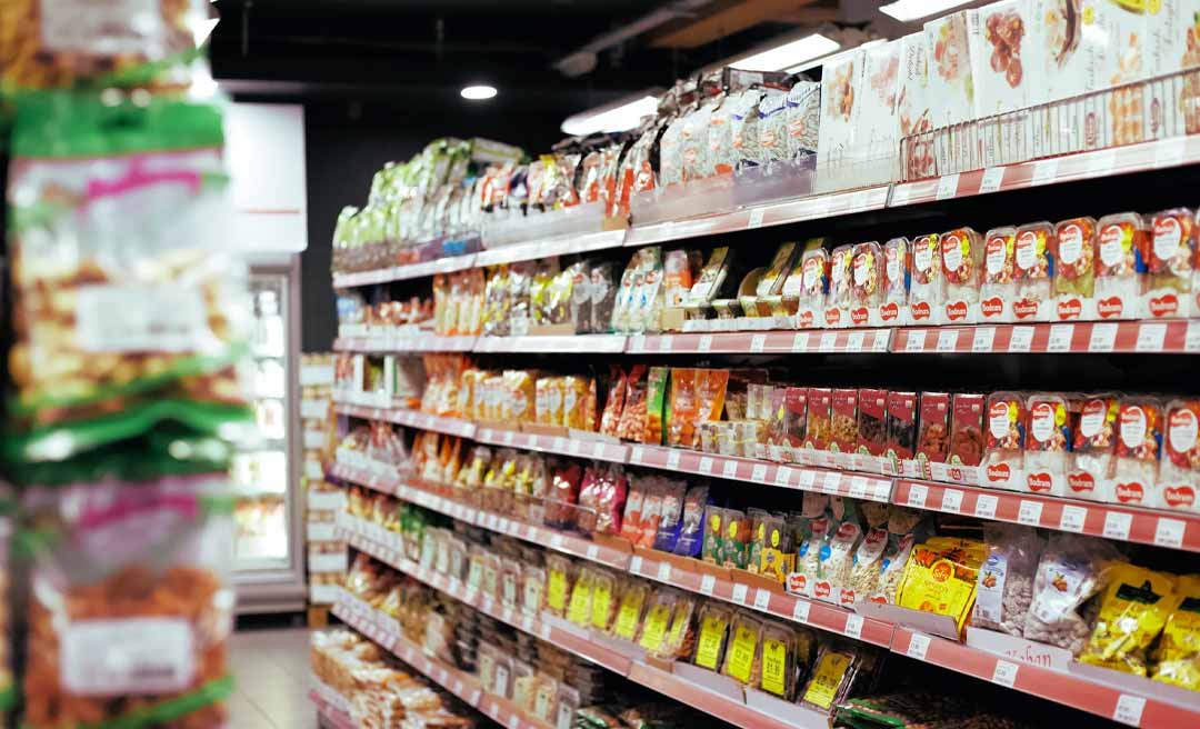 Comércios que vendem alimentos e estabelecimentos de saúde terão prioridade na emissão de alvarás