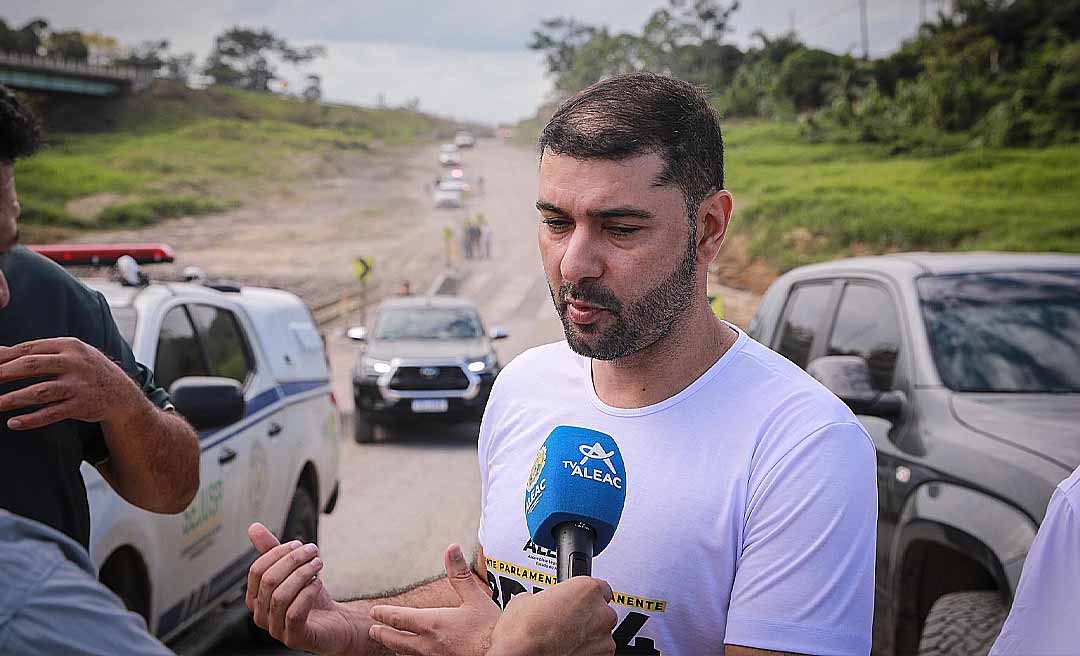 Nicolau Júnior cobra início imediato da reconstrução da BR-364 durante chegada da caravana em Tarauacá