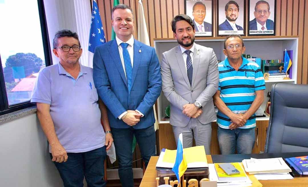 Vereador de Boca do Acre visita presidente do PP-AM e mantém diálogo com parlamentar do União Brasil