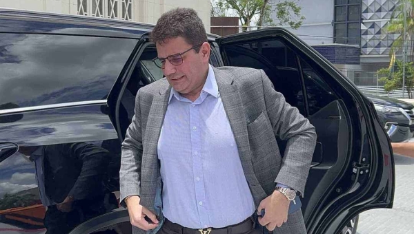 Gladson vai deixar o governo em 4 de abril de 2026 para disputar o Senado e diz: “Vou descer as escadarias do Palácio e tomar um café no mercado”