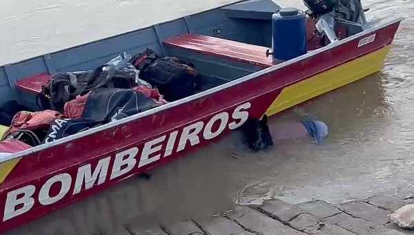 Pescador morre afogado ao tentar soltar tarrafa presa no Rio Acre, na Capital; vítima ainda não foi identificado