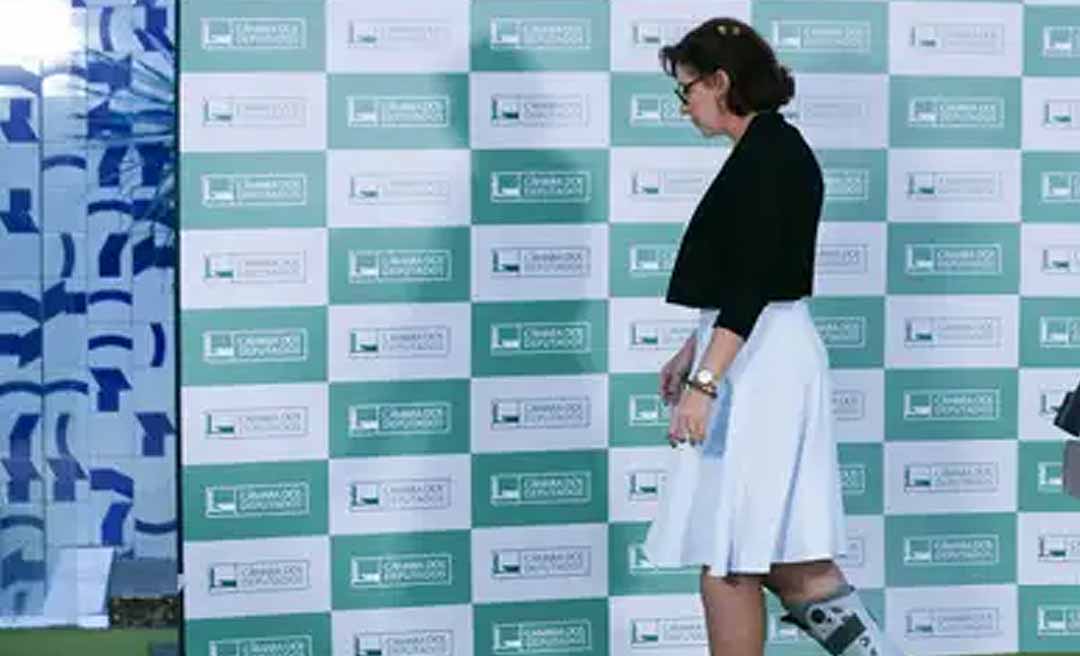 Câmara dos Deputados autoriza licença de 127 dias à deputada Carla Zambelli