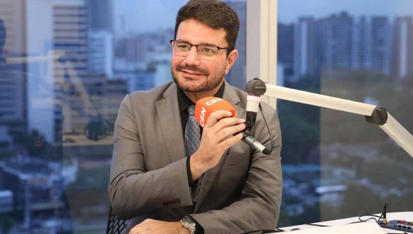 “Determinei soluções em no máximo 90 dias”, diz Gladson sobre reportagem do Fantástico mostrando escola em curral no Acre