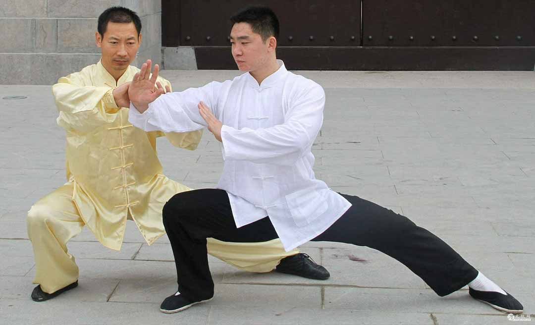Jovens talentos do Kung Fu se enfrentam em campeonato inédito na Escola Tancredo de Almeida Neves, em Rio Branco