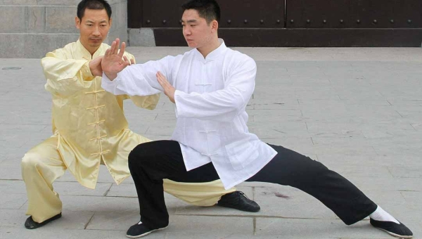 Jovens talentos do Kung Fu se enfrentam em campeonato inédito na Escola Tancredo de Almeida Neves, em Rio Branco