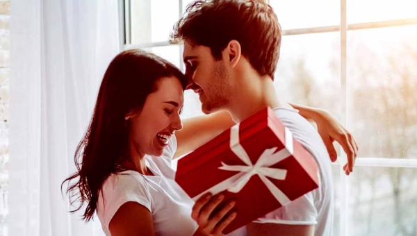 Mais de 90% dos empresários apostam em vendas promissoras no Dia dos Namorados e governo toma medidas para garantir segurança ao consumidor