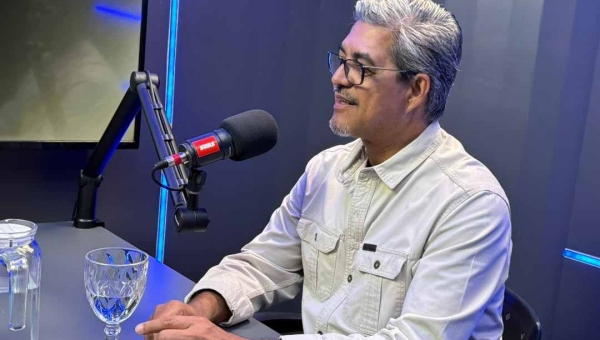 Deputado Edvaldo Magalhães critica postura de Aberson sobre aulas improvisadas em curral