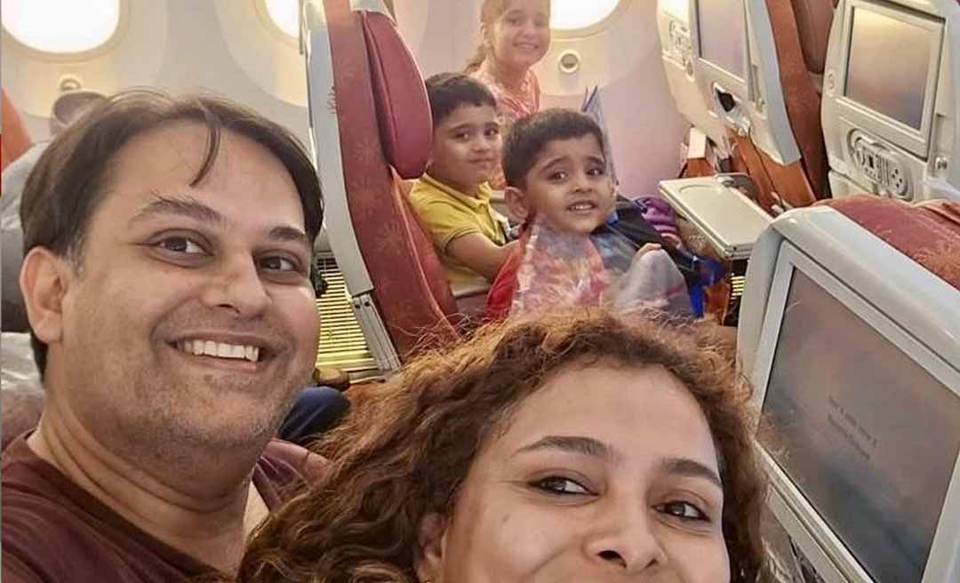 Família manda selfie minutos antes de queda de avião na Índia; mais de 240 pessoas morreram