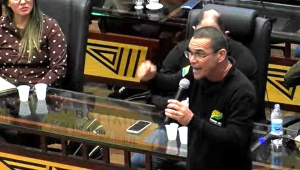 Sindicalista diz que equipe de Gladson pretende ressuscitar a ‘alma penada’ da Frente Popular, ao ignorar servidores
