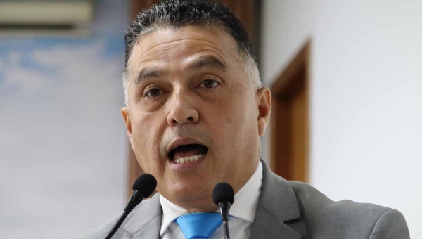 Eber Machado acusa Prefeitura de “roubo institucional” por reapresentar PL como sendo do Executivo municipal