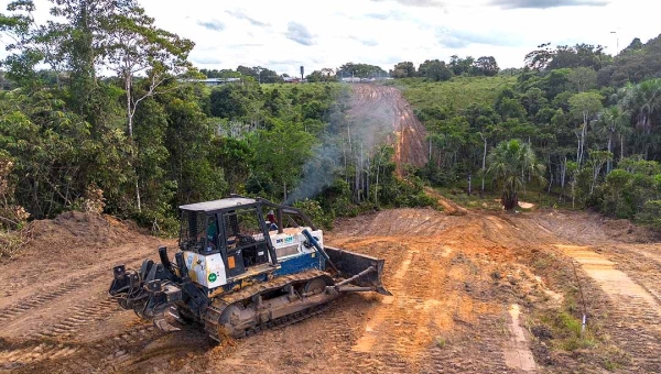Governo do Acre realiza ampliação da Avenida Idelfonso Cordeiro e obras de infraestrutura para a Expoacre Juruá