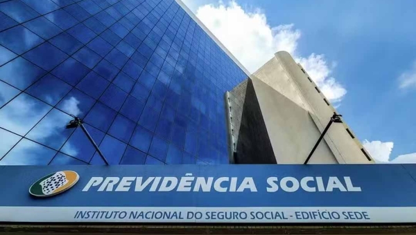Aposentados não precisam acionar justiça por valores do INSS, diz AGU