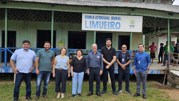 Em ação conjunta, TCE, TCU e SEE visitam escolas e ouvem comunidade no Bujari