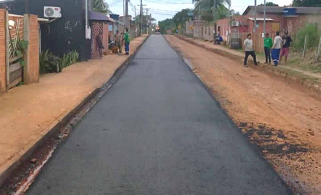 Departamento de Estradas e Rodagens do Acre aplica 300 toneladas de asfalto em ruas do Bujari