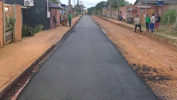 Departamento de Estradas e Rodagens do Acre aplica 300 toneladas de asfalto em ruas do Bujari