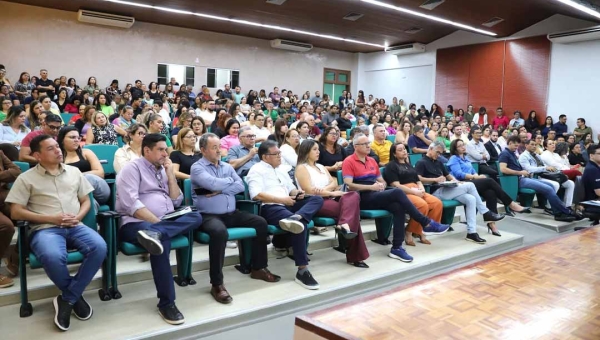 Prefeito Jerry Correia participa de seminário sobre Educação Indígena e do Campo na sede da Secretaria de Estado de Educação