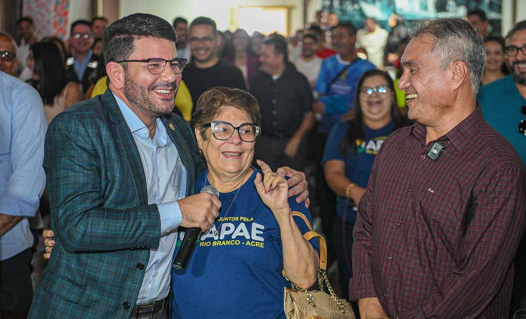 Apae Rio Branco marca presença no lançamento do Arraial Cultural 2025 e recebe apoio do governador Gladson para ação beneficente