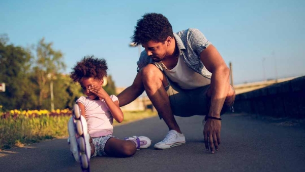 Férias escolares exigem atenção redobrada com acidentes domésticos envolvendo crianças