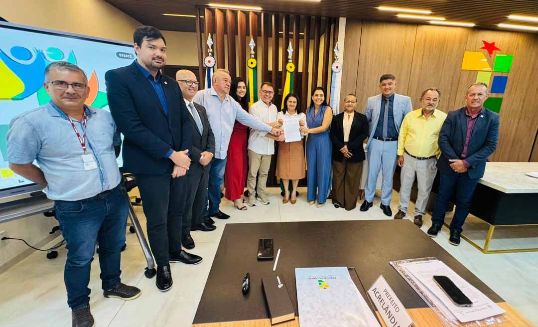 No TCE, com a presença do MPC, CGU, TCU e MP, prefeitos do Baixo Acre assinam pacto pela boa governança pública