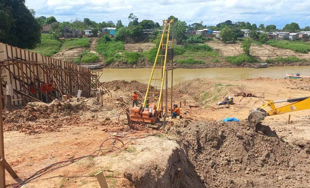 Governo do Acre avança na construção de rampa de acesso às margens do Rio Iaco, em Sena Madureira