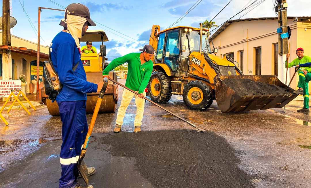 Governo do Acre reforça recuperação de ruas em Brasileia com 400 toneladas de asfalto