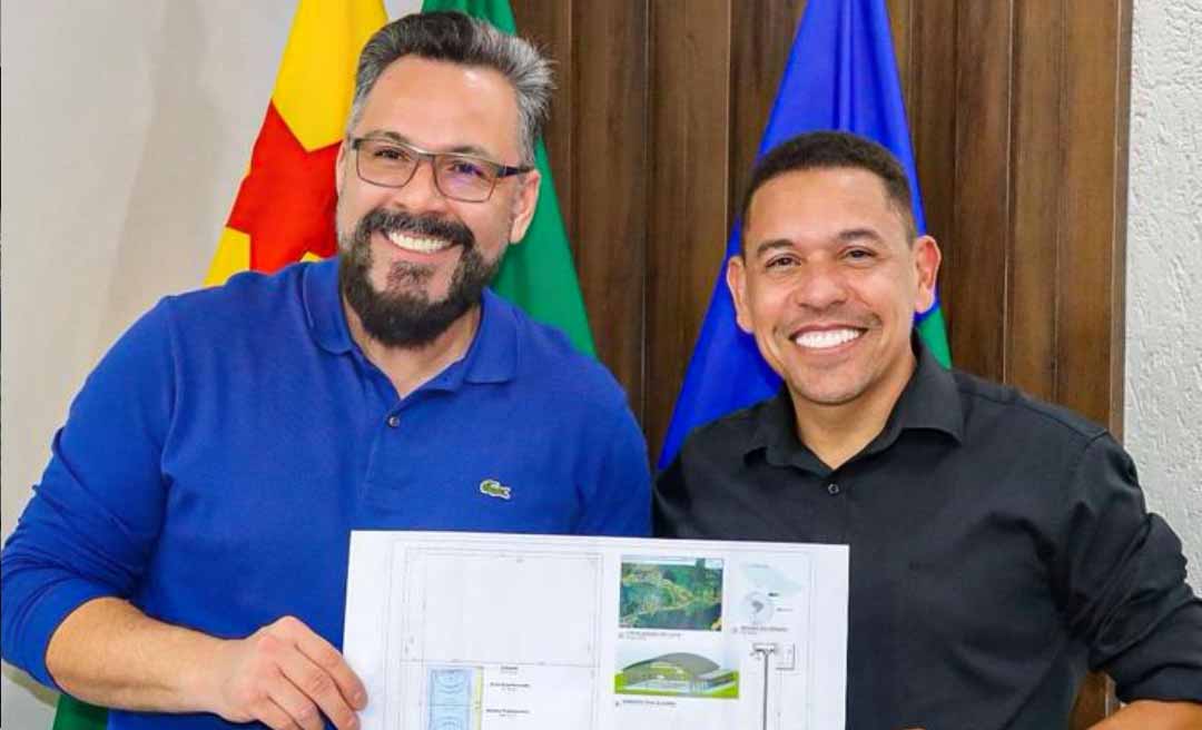 Prefeito Jerry Correia apresenta projeto de quadra esportiva ao senador Alan Rick