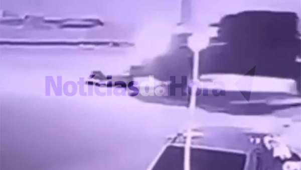 Vídeo flagra momento em que colaboradora da OAB é atropelada em frente a casa noturna em Rio Branco