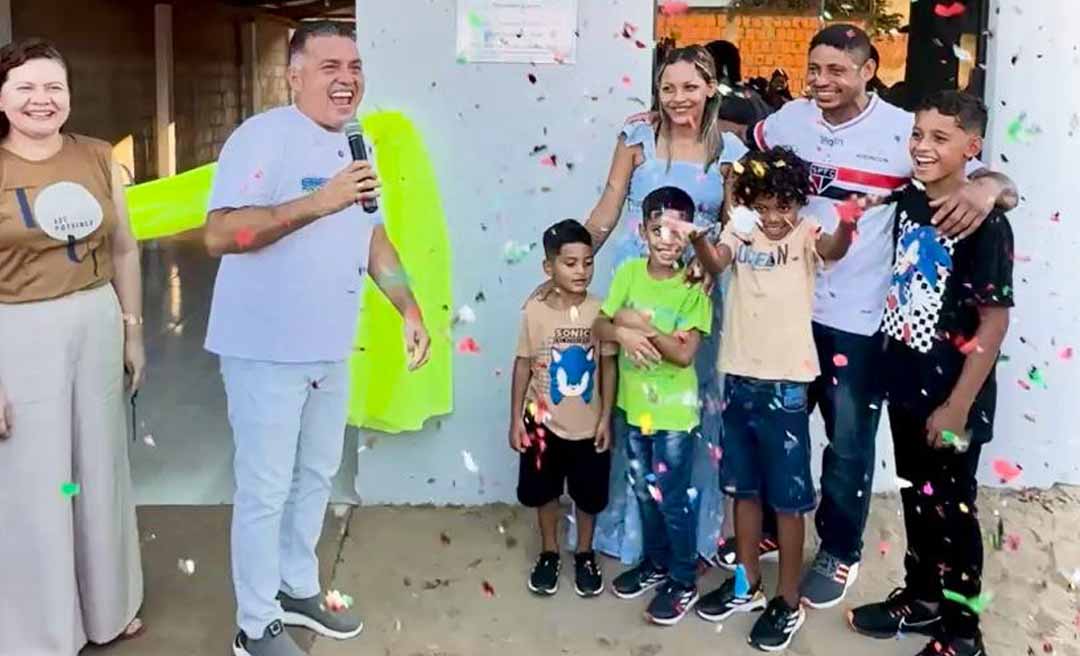 Vereador Eber Machado entrega casa a família em situação de vulnerabilidade em Rio Branco: “Prefeito, entregue as 1.000, que uma eu já fiz!”